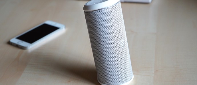 JBL Flip 2 im Test: Satter Klang in Flaschenform?